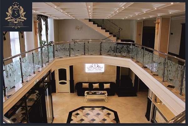 Salut Hotel на ночь