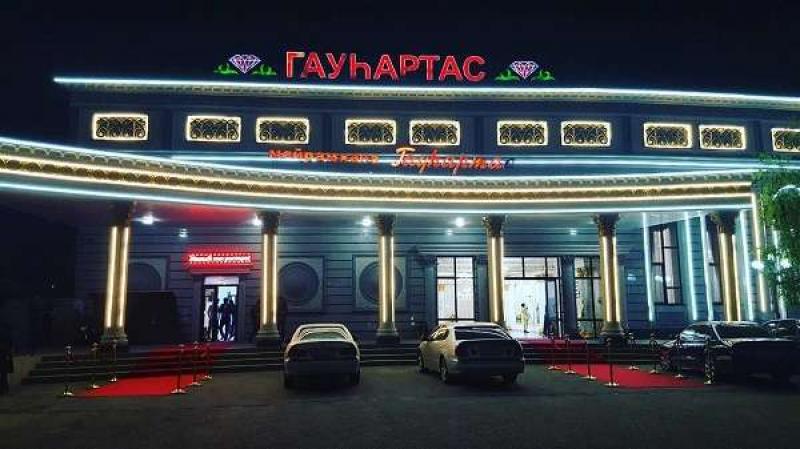 Тараз адреса. Гаухартас ресторан Астана. Банкетный зал Тараз. Гауһартас ресторан Тараз. Тойхана фасад.